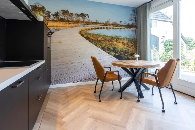 HoevePlexat.nl: foto-textiel wallcovers voor B&B blog hoeveplexat tafel in keuken